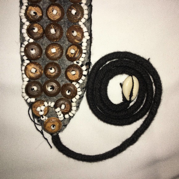 Beautiful Handmade Beaded Tie Shell Belt - Picture 7 of 12